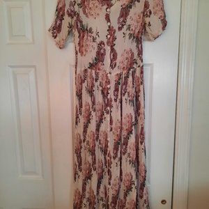 Ladies flowered short-sleeved long crinkle fabric dress with buttons down front